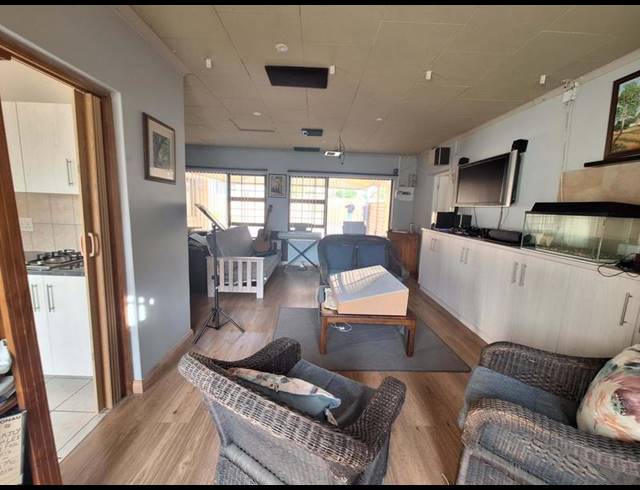 4 BEDROOM HOUSE FOR SALE IN HARTENBOS HEUWELS